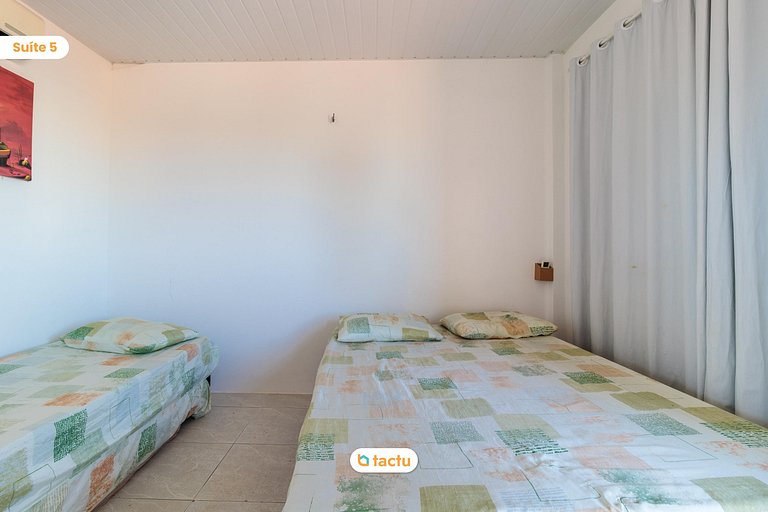 Triplex no Porto das Dunas com piscina por Tactu