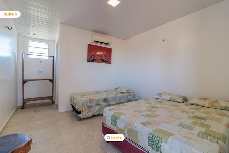 Triplex no Porto das Dunas com piscina por Tactu