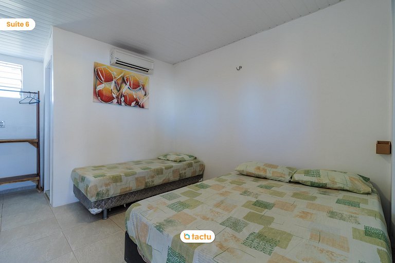 Triplex no Porto das Dunas com piscina por Tactu