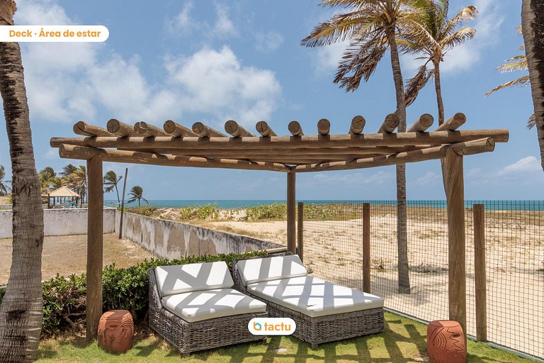 House on the beachfront of Porto das Dunas Beach Park