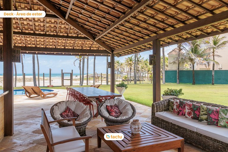 House on the beachfront of Porto das Dunas Beach Park