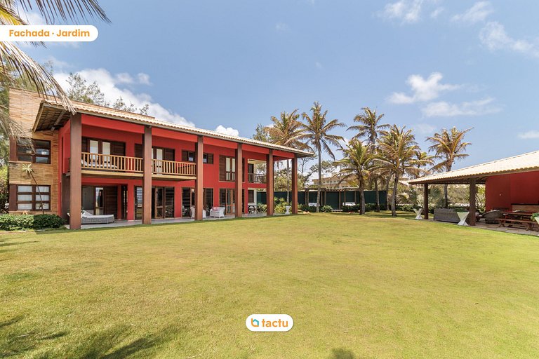 House on the beachfront of Porto das Dunas Beach Park