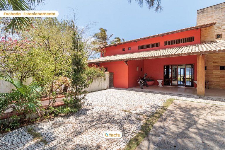 House on the beachfront of Porto das Dunas Beach Park