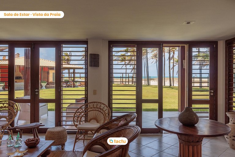 House on the beachfront of Porto das Dunas Beach Park