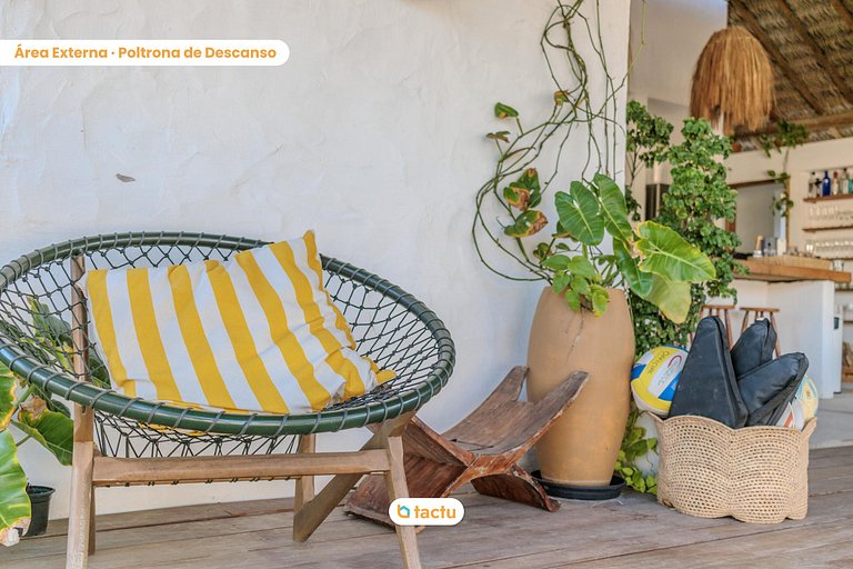 Casa Slow on Taíba beach overlooking the beach