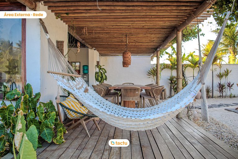 Casa Slow on Taíba beach overlooking the beach