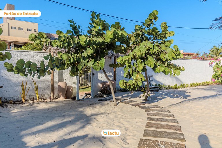 Casa Slow on Taíba beach overlooking the beach