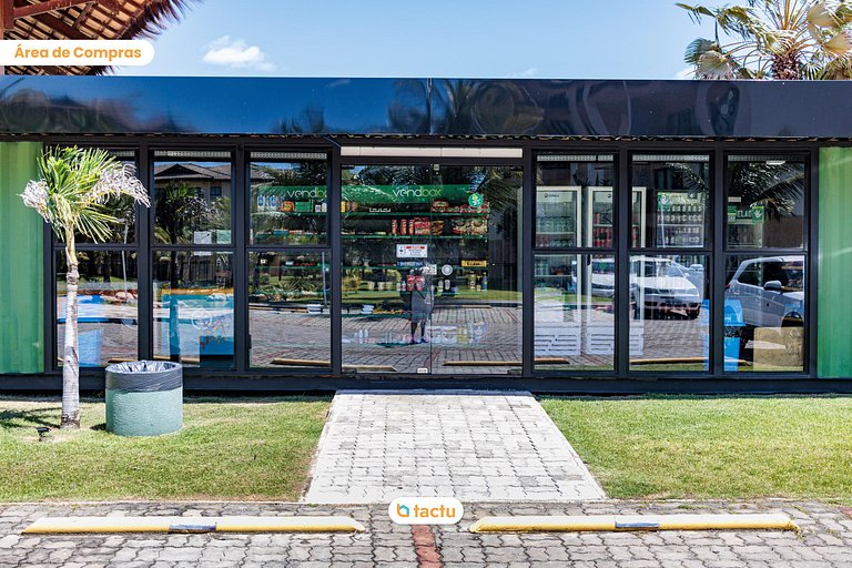 Apto em condomínio com acesso exclusivo à praia