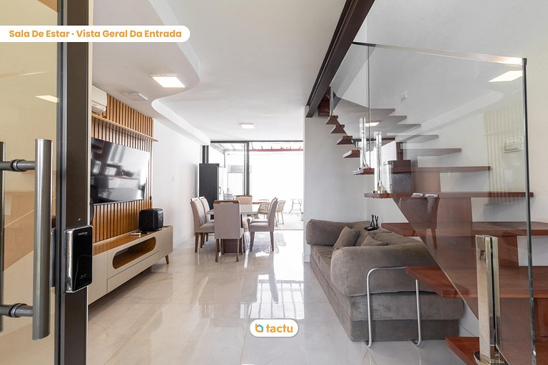 Duplex em condomínio ao lado da praia