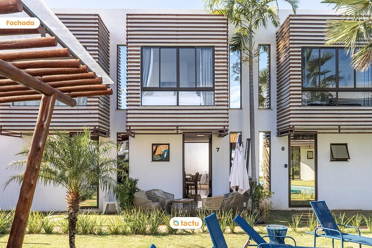 Duplex luxo em condomínio ao lado da praia