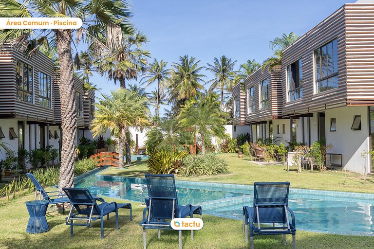Duplex em condomínio ao lado da praia