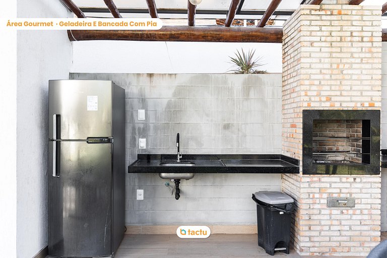 Duplex em condomínio ao lado da praia