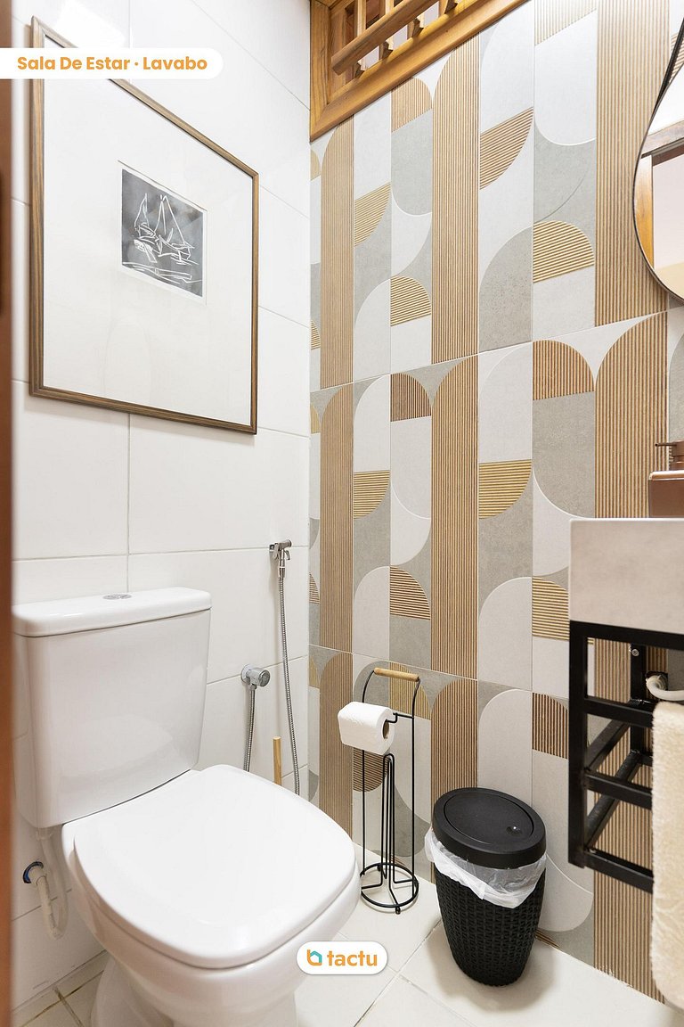 Casa Charmosa frente à piscina em Flecheiras