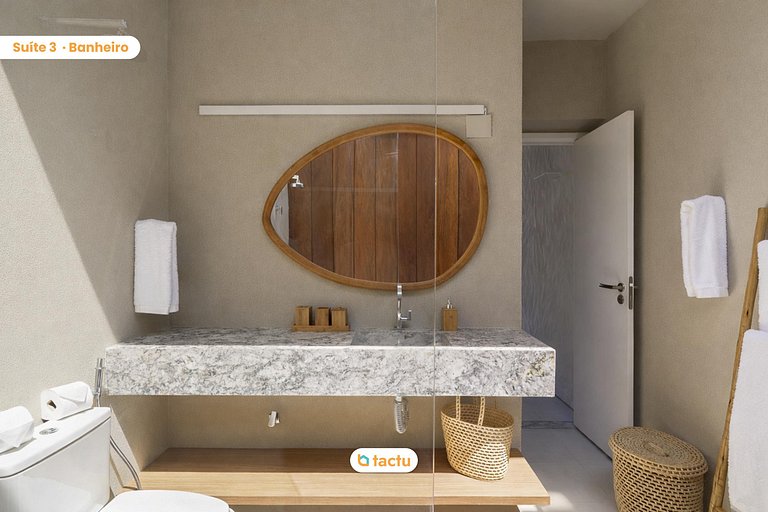 Refuge avec piscine chauffée et aire de jeux