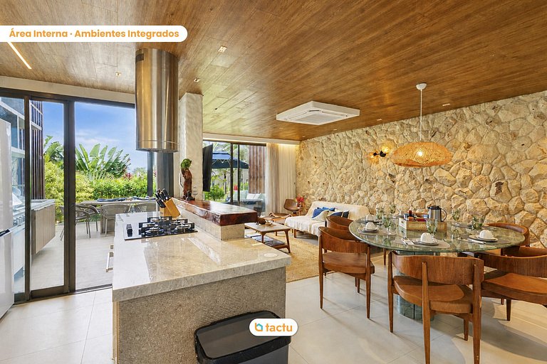 Luxurious house in Flecheiras with pool and sea view.