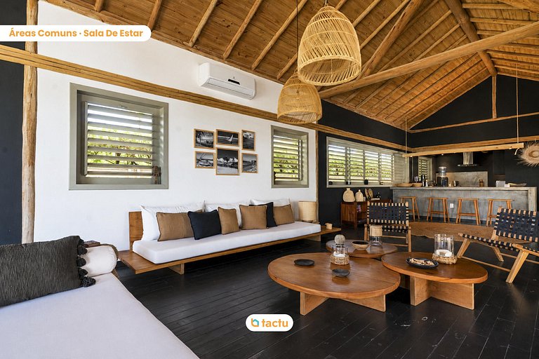 Beachfront House - Retreat for 10 People