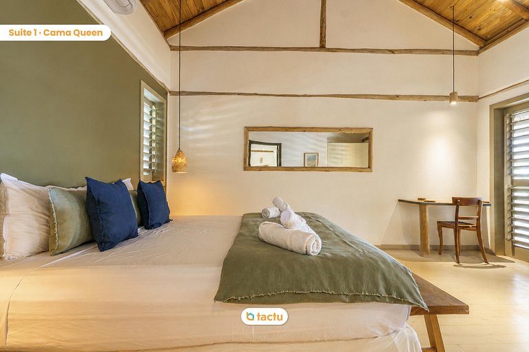 Beachfront House - Retreat for 10 People