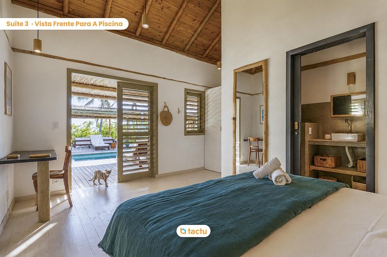 Beachfront House - Retreat for 10 People