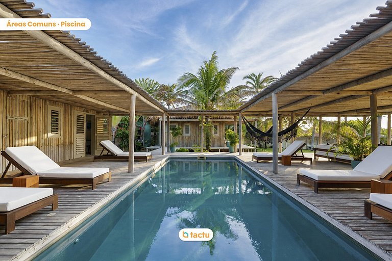 Beachfront House - Retreat for 10 People