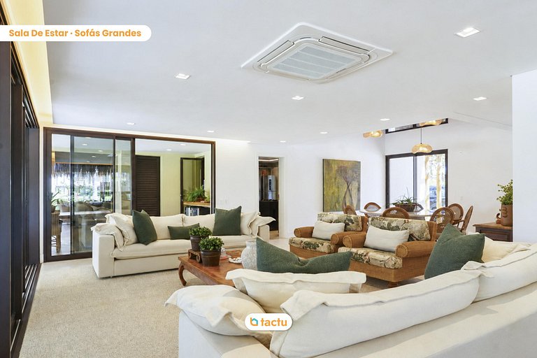 Casa con piscina y terraza en Fortim Villas